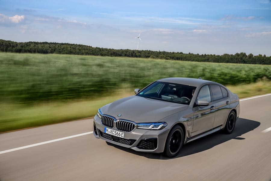  BMW 545e xDrive M Sport 2020 года  (фото 2 из 20)